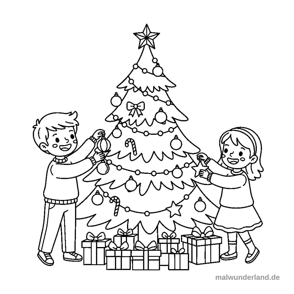 Ein Junge und ein Mädchen schmücken gemeinsam einen großen, festlich verzierten Weihnachtsbaum. Unter dem Baum liegen viele schön verpackte Geschenke mit Schleifen.